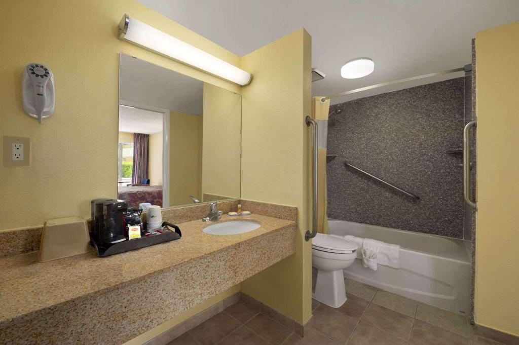 Rose Garden Inn & Suites Thomasville photo 4