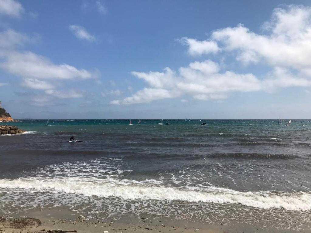 Front de mer les pieds dans l'eau photo 4