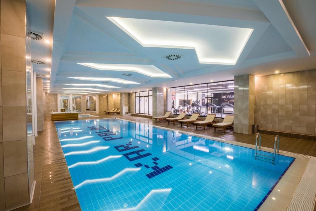 Karpalas City Hotel & Spa photo 2