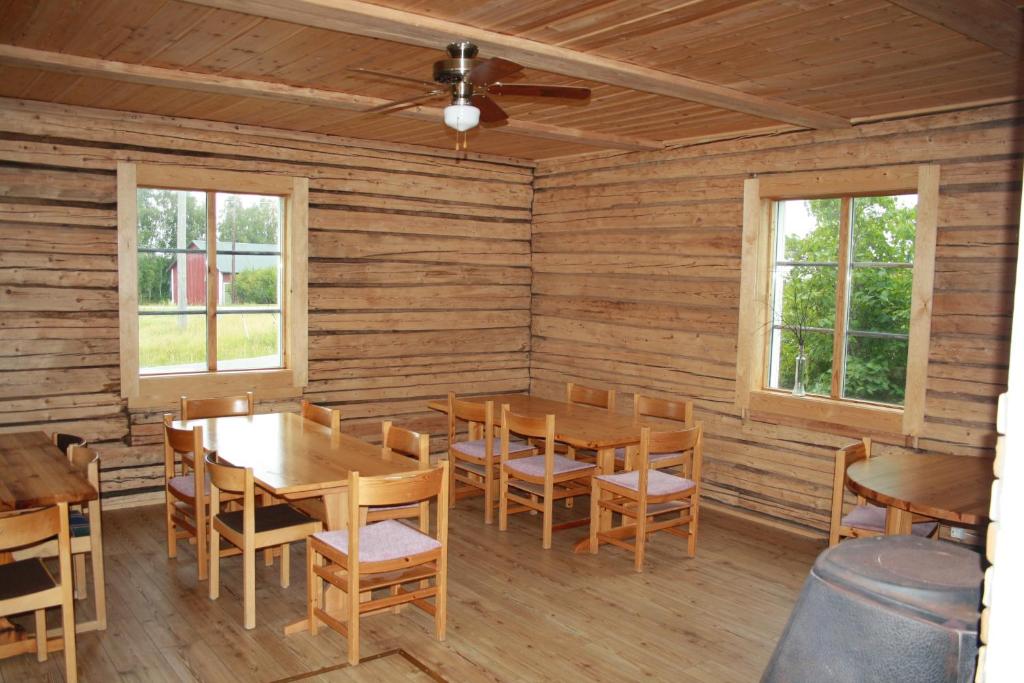 Old timber house photo 2