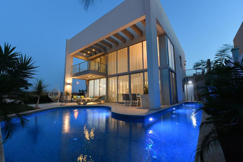 Turquoise Apartment with Pool photo 4