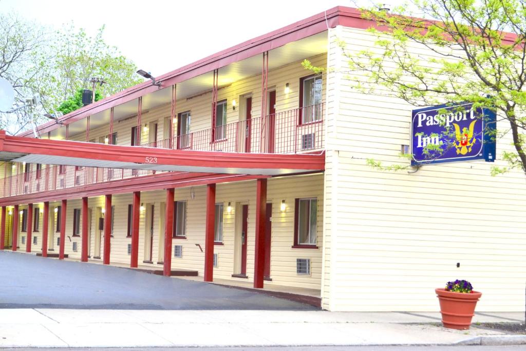 Passport Inn Niagara Falls photo 2