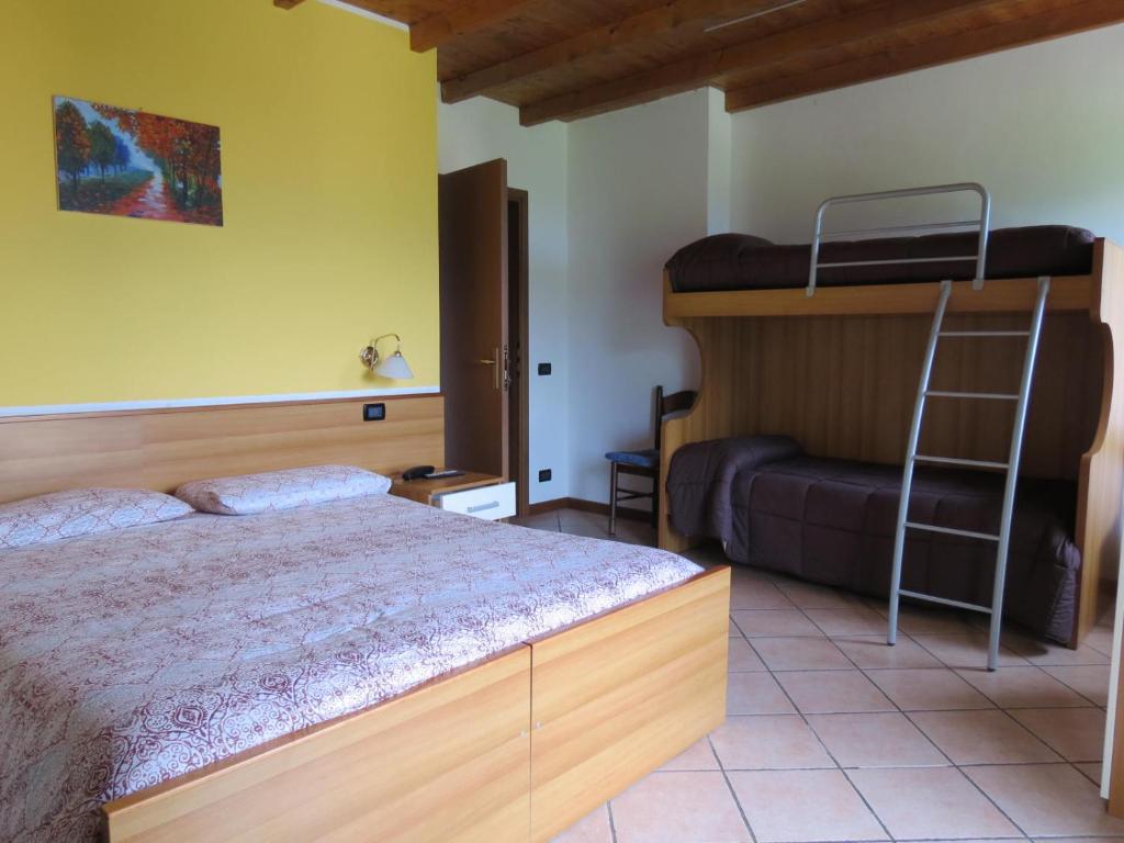 Albergo Ristorante Innocenti Room Type - Quadruple Room
