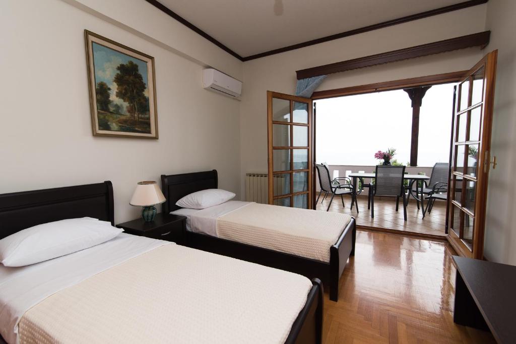 Bivas Nikolaos photo 3
