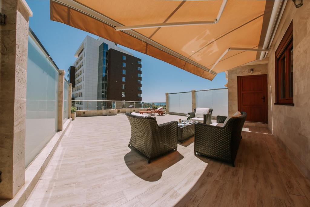 Апартаменты (Апартаменты-студио с террасой и видом на море), City Apartments