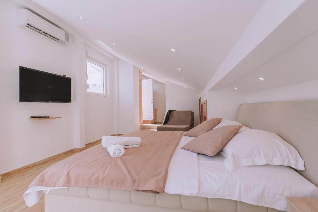 Студио (Номер-студио (для 2 взрослых и 1 ребенка)), City Apartments