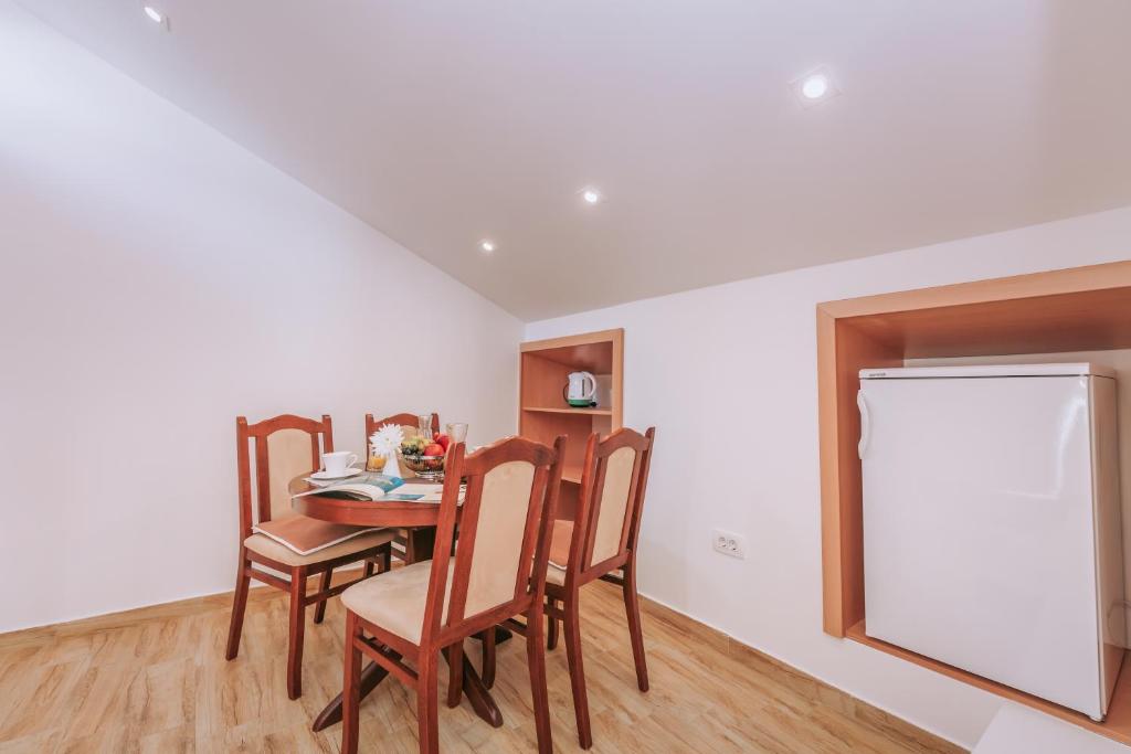 Студио (Номер-студио (для 2 взрослых и 1 ребенка)), City Apartments