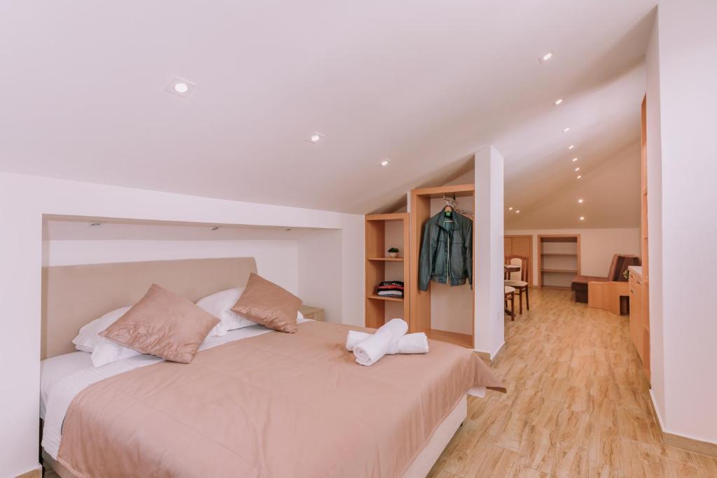 Студио (Номер-студио (для 2 взрослых и 2 детей)), City Apartments