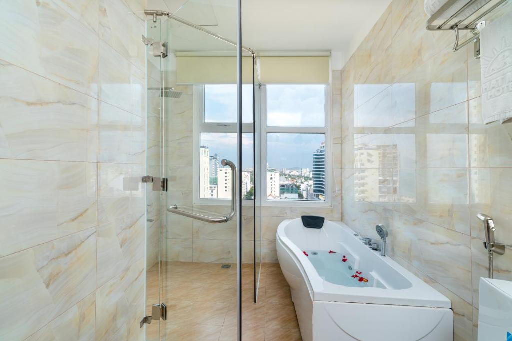 Nhat Minh Hotel and Apartment