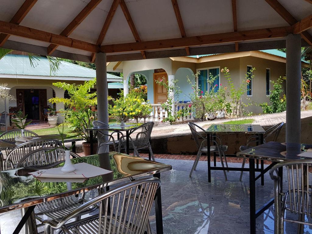 Island Bungalow photo 2