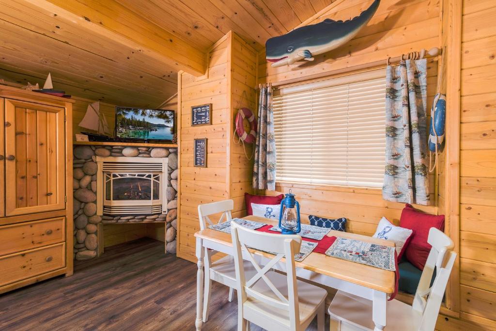 Fireside Lodge photo 2