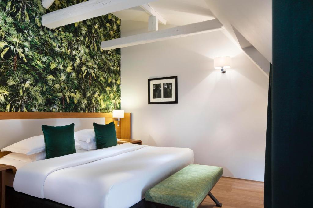 Трехместный (Номер Делюкс), Hotel Le Six