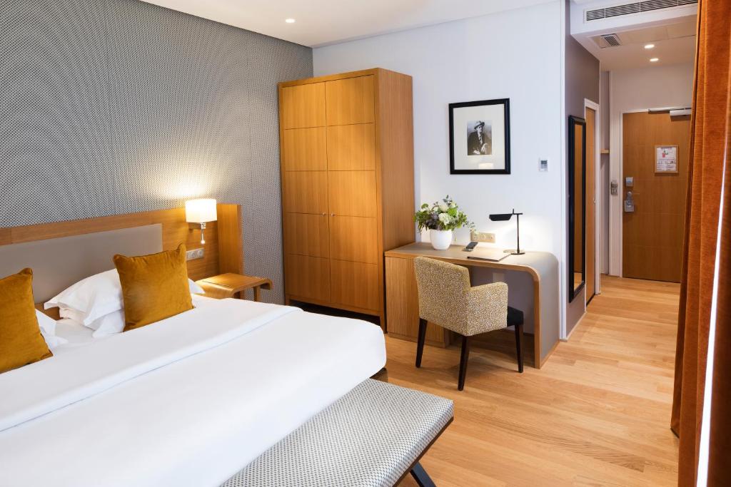 Трехместный (Номер Делюкс), Hotel Le Six