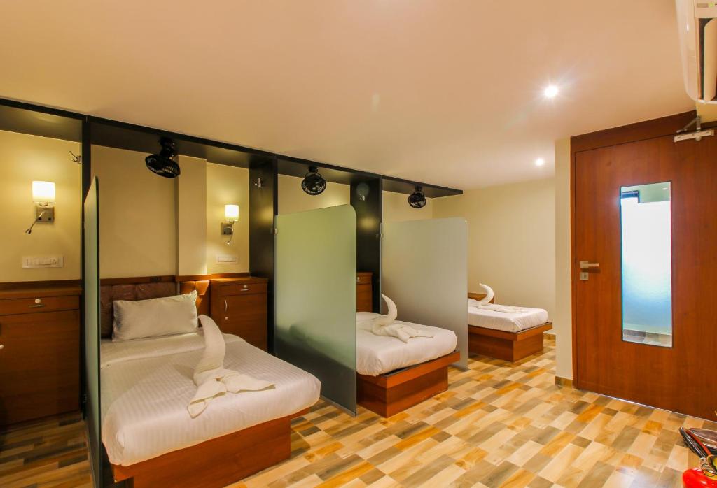 Номер (Односпальная кровать в общем мужском номере), Hygienic Blossom Dormitory For Male and Female