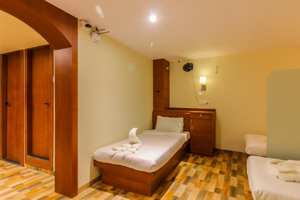 Номер (Односпальная кровать в общем мужском номере), Hygienic Blossom Dormitory For Male and Female