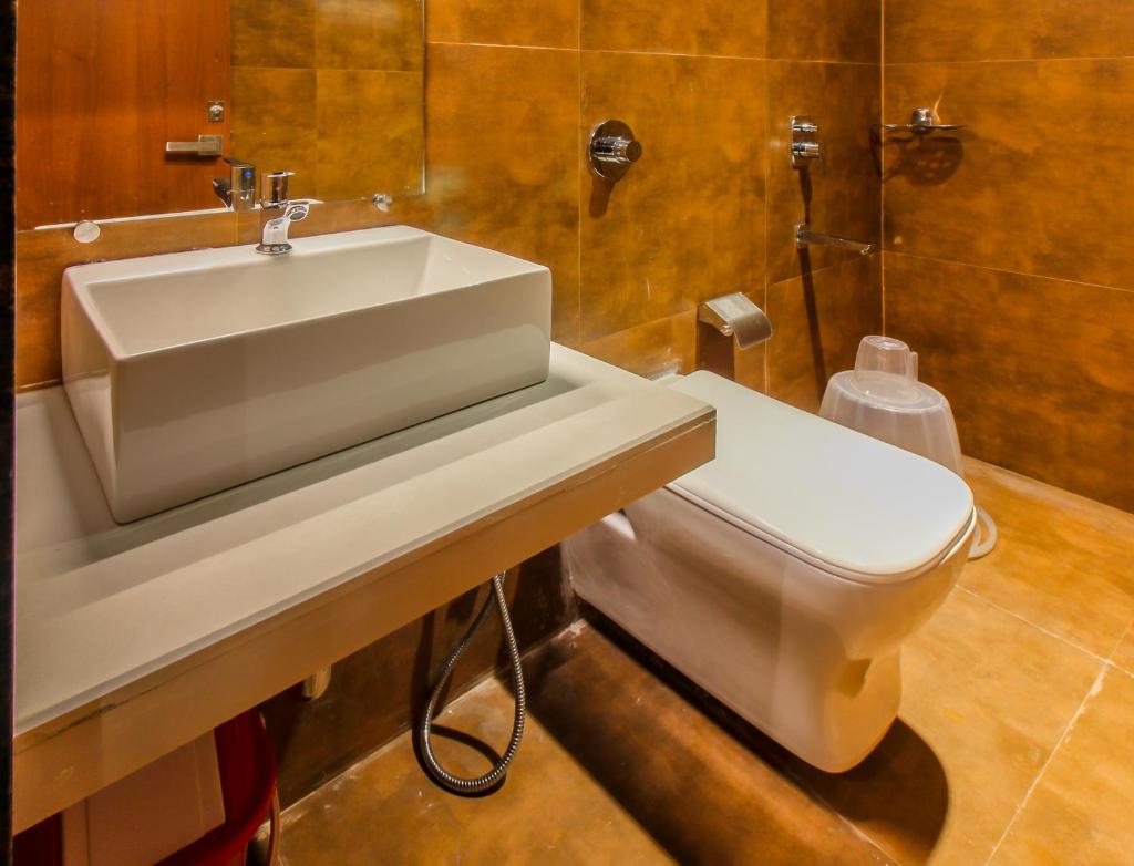 Номер (Односпальная кровать в общем мужском номере), Hygienic Blossom Dormitory For Male and Female