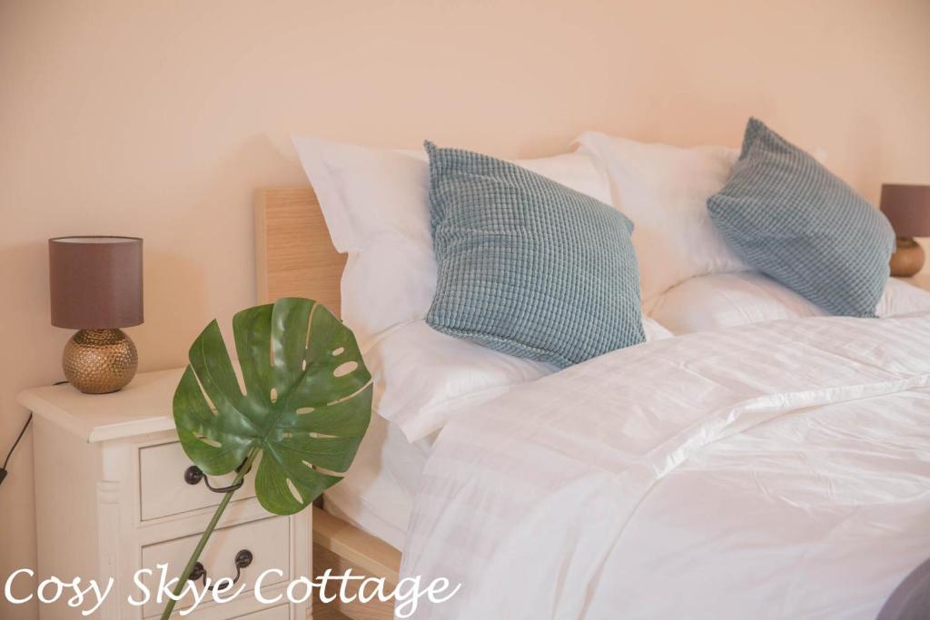 Cosy Skye Cottage - Tap to explore photos