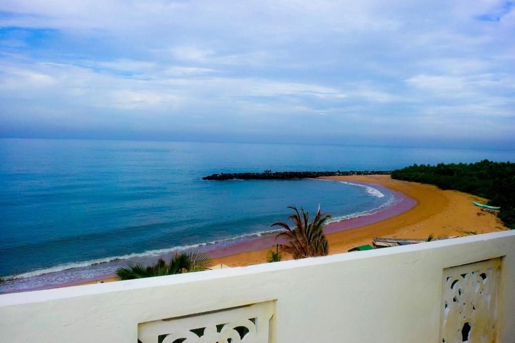 Двухместный (Deluxe Double Room with Balcony and Sea View with 24-Hours Check-Out from the Time of Check-in based on Availability & Free Upgrade to Half Board Meal Plan for Stays of 10 Nights or More), Hotel Coconut Bay
