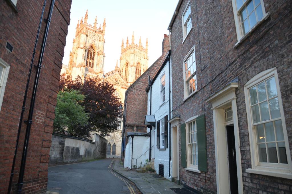 7 Precentor's Court photo 4