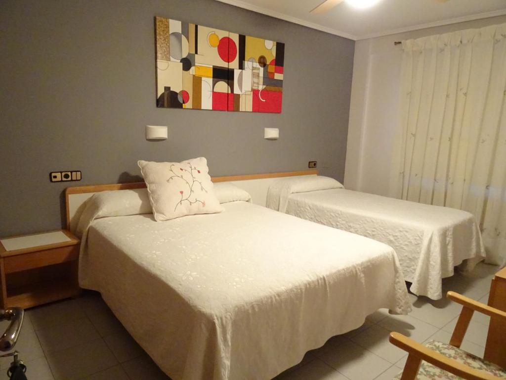 Hostal Pirineos Ainsa photo 2