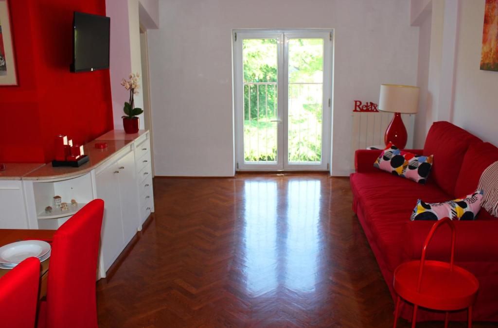 Sunny Corner in City Center with FREE Parking photo 2