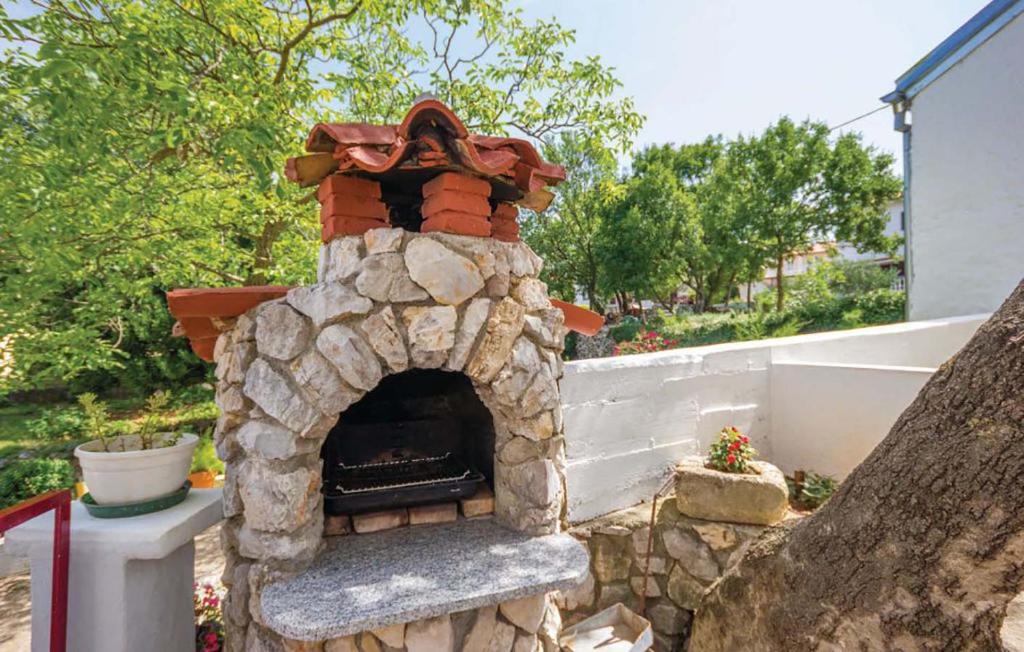 Charming studio with hot tube, terrace, barbecue and garden photo 1
