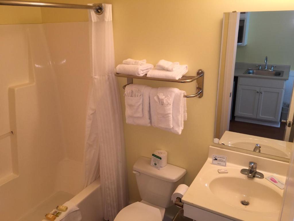 Topsail Shores Inn - Tap to explore photos