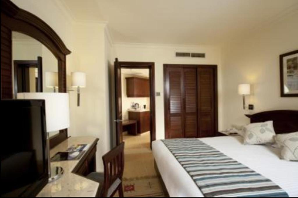 Hurghada Coral Beach Hotel - Tap to explore photos