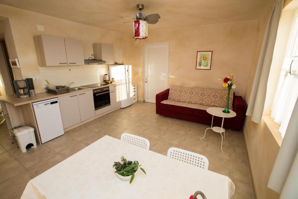 Apartments Rab-Strandnähe-Meerblick photo 2