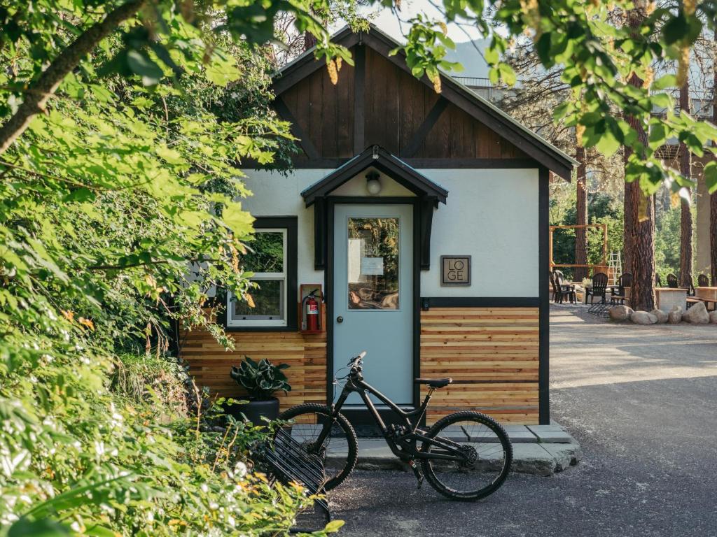 LOGE Leavenworth Riverside photo 1