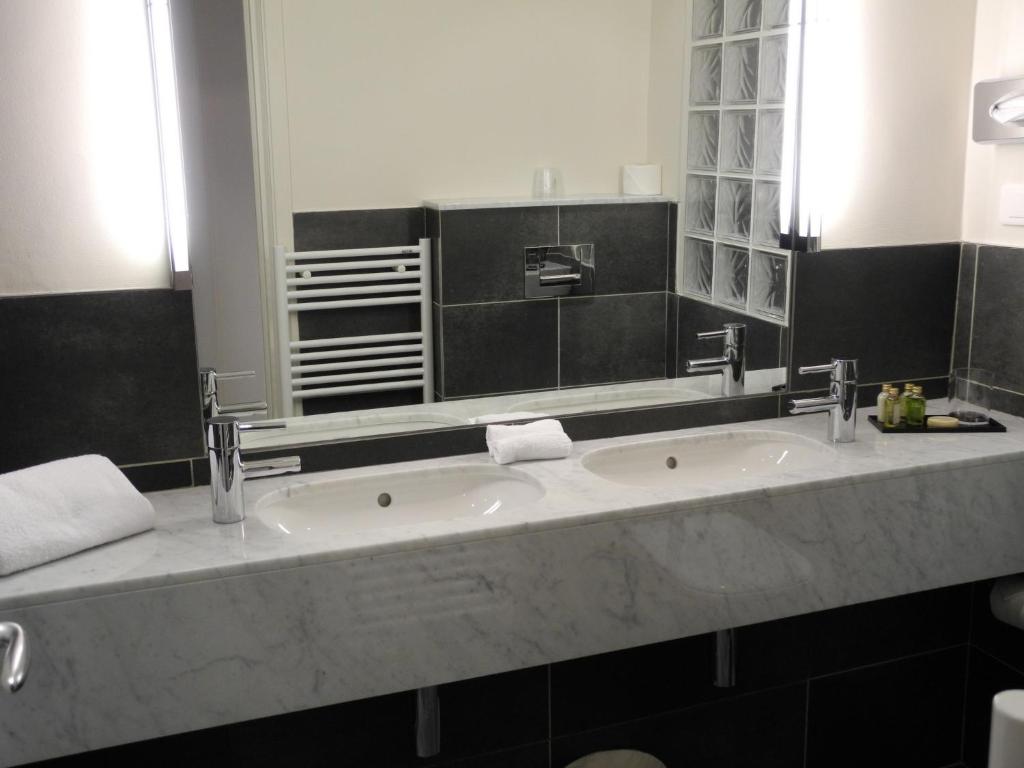 Двухместный (Улучшенный двухместный номер с 1 кроватью), Best Western Hôtel Marais Bastille