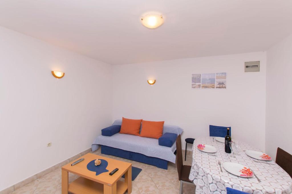 House Iva photo 3