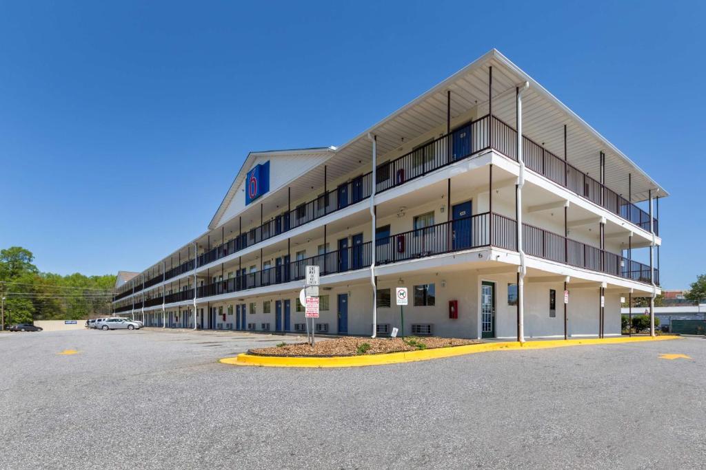 Motel 6-Greenville, SC photo 1