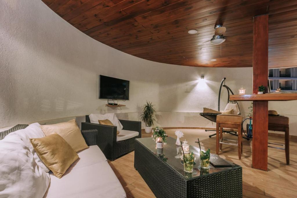 Апартаменты (Апартаменты с 1 спальней и террасой), City Apartments