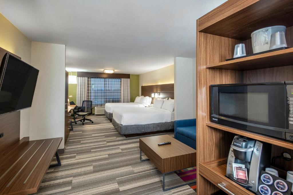 Holiday Inn Express & Suites Medicine Hat, an IHG Hotel photo 1
