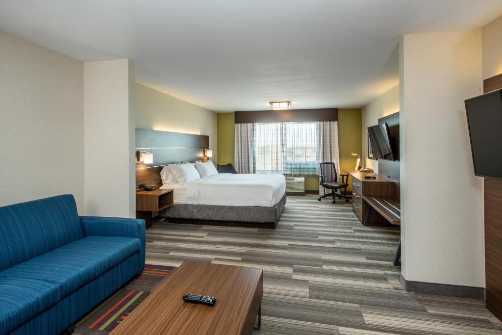 Holiday Inn Express & Suites Medicine Hat, an IHG Hotel photo 4