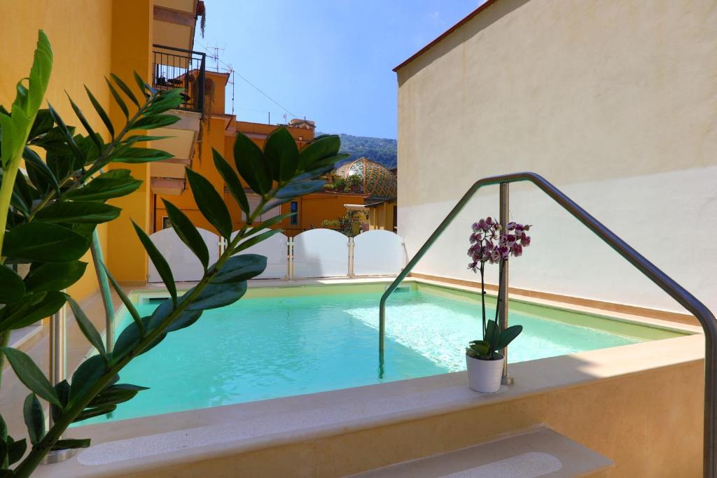 Hotel Astoria Sorrento - Tap to explore photos