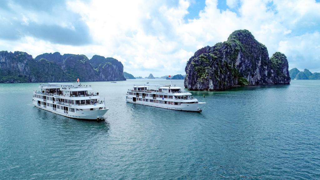 Halong Athena Cruise