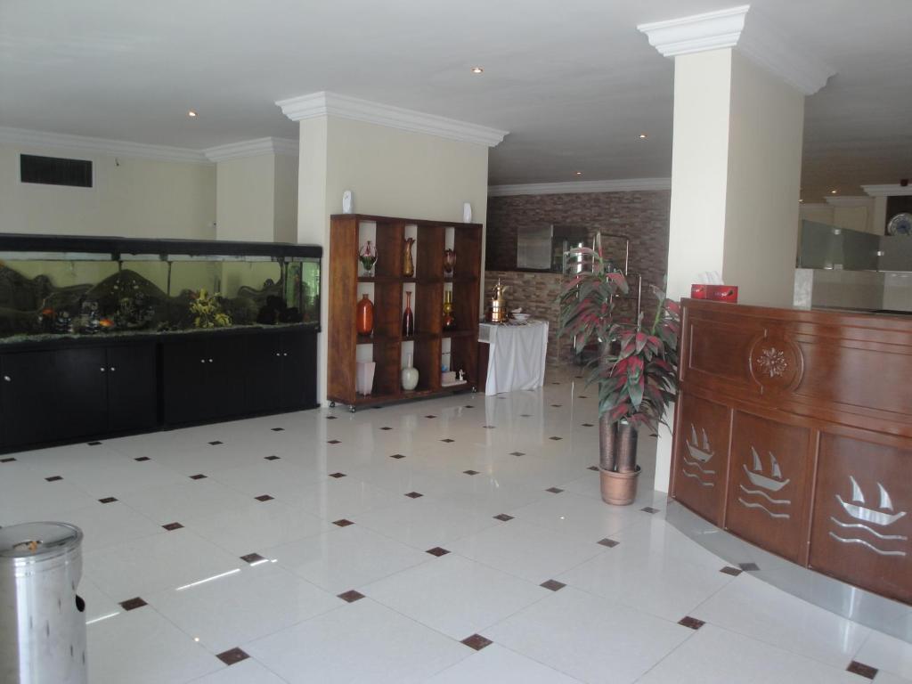 Marina Royal Hotel Suites photo 2
