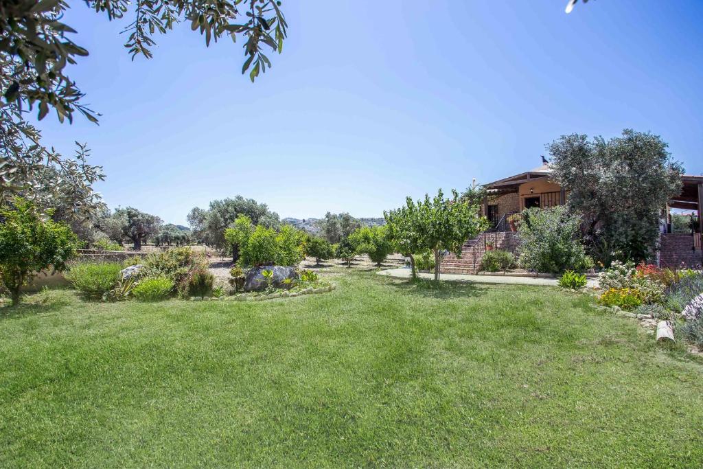 Sunny Countryside Villa - With private pool photo 2