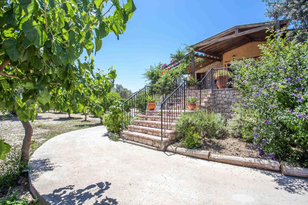 Sunny Countryside Villa - With private pool photo 4