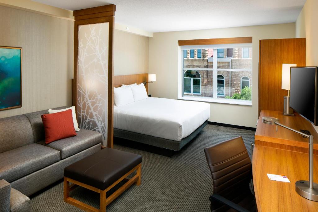 Hyatt Place Sumter/Downtown photo 2