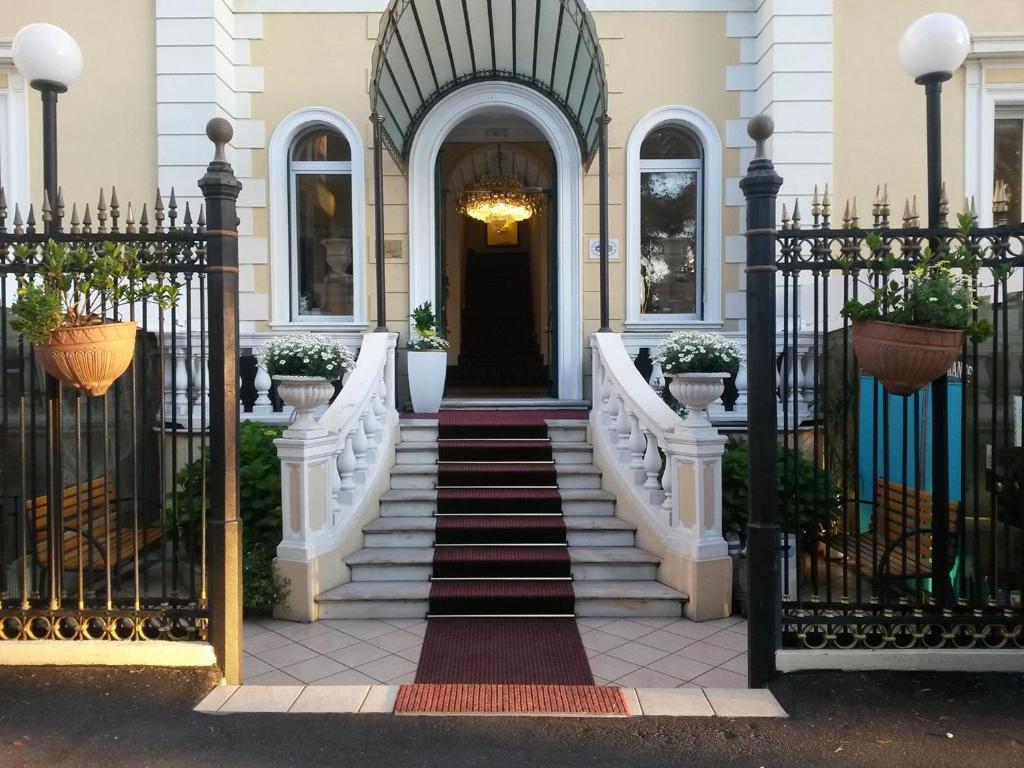 Ena Hotel photo 1