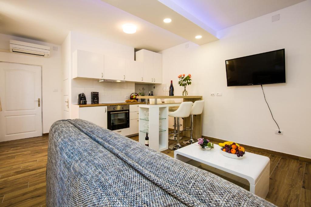 Apartment Castle photo 3