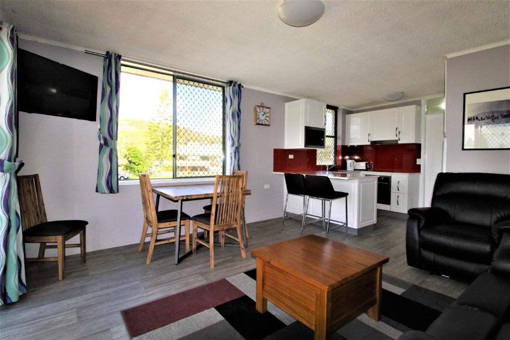 Beachfront 3, 25 Willow Street photo 2
