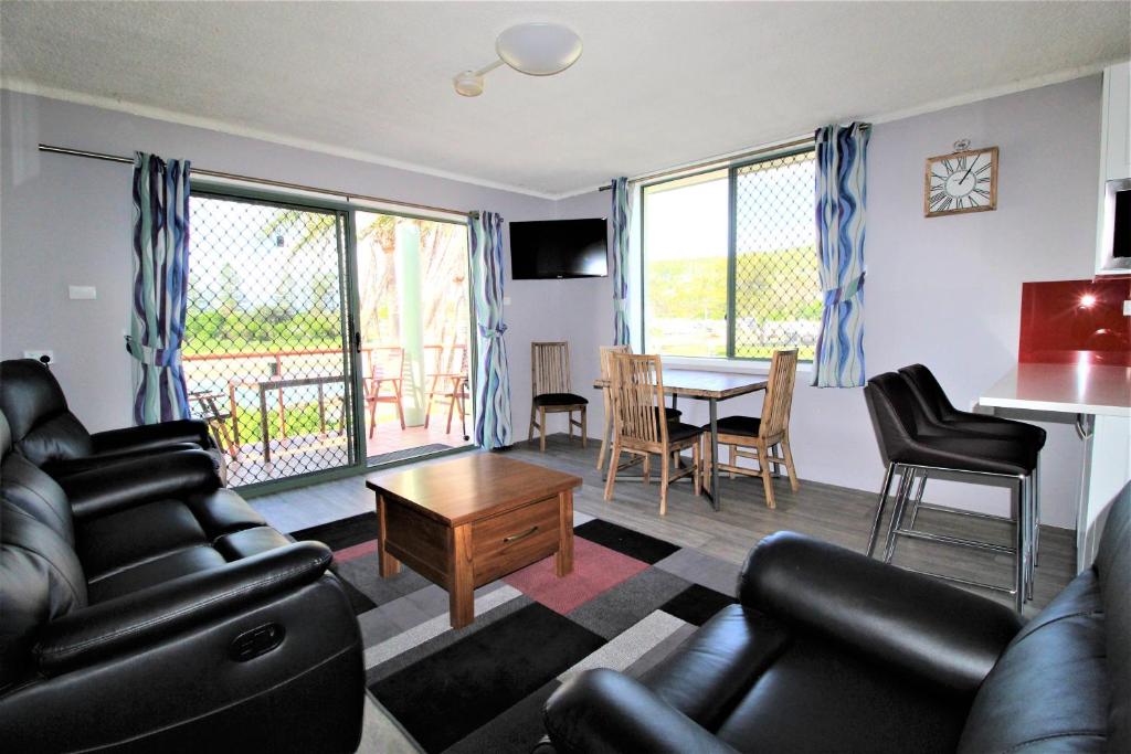 Beachfront 3, 25 Willow Street photo 3