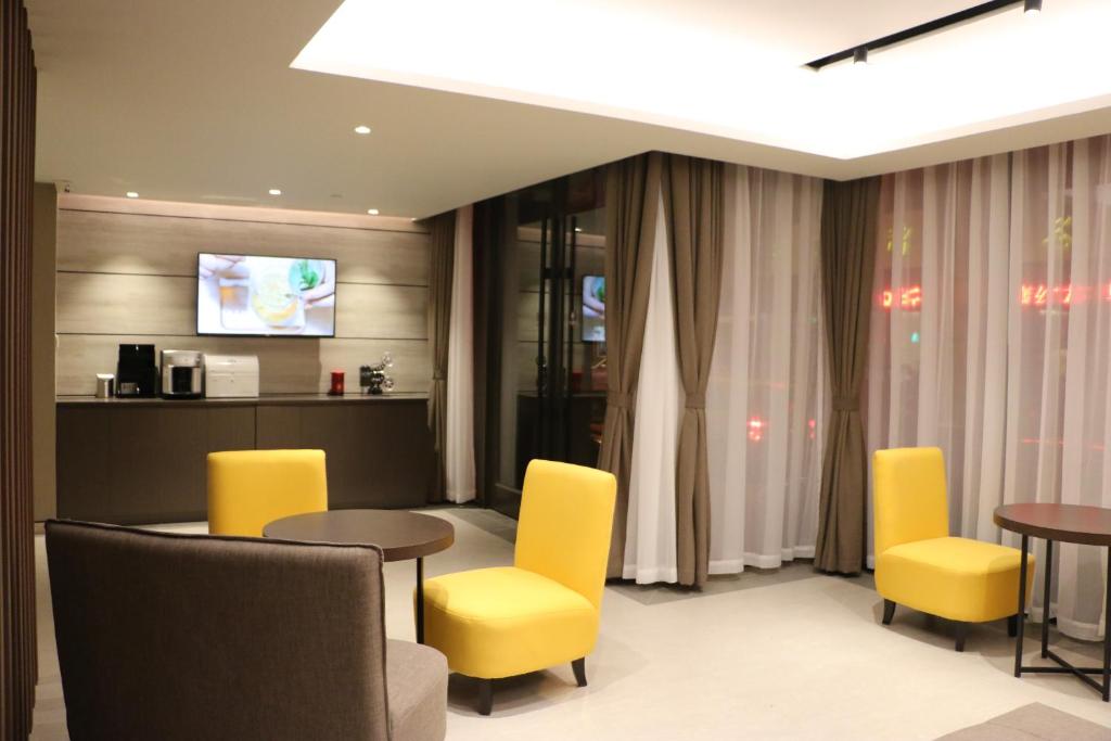 Двухместный (Семейный номер на выбор гостей), Home Inn Plus Shanghai People's Square East Jinling Road
