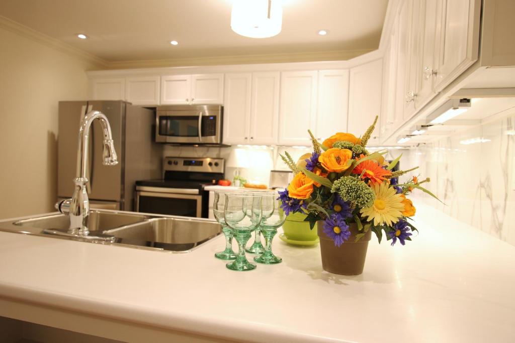 Water Street and HarborGate Condos & Studios photo 4