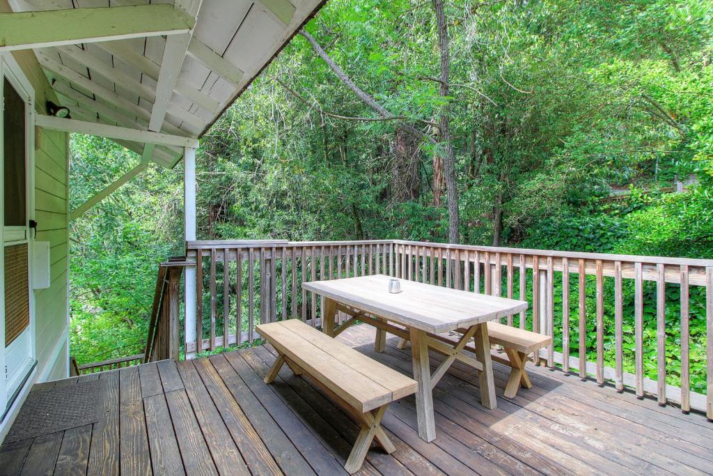 Downtown Cottage in the Woods photo 1