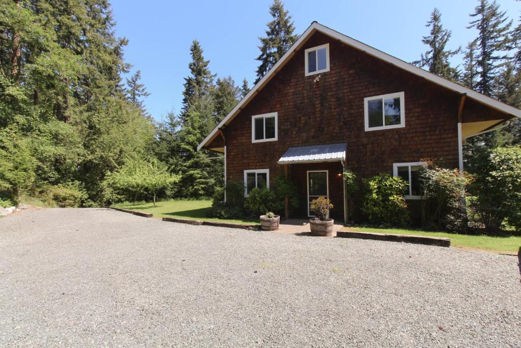 Goss Lake Getaway photo 1